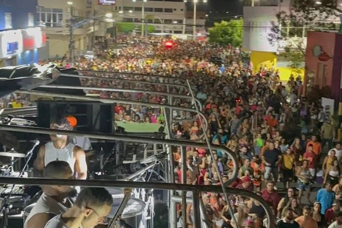 Mega Arrastão leva mais de 20 mil foliões à avenida na Capital dos Cânions