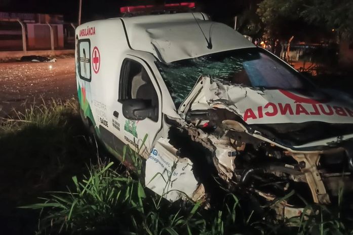 Motociclista morre durante acidente envolvendo ambulância de prefeitura