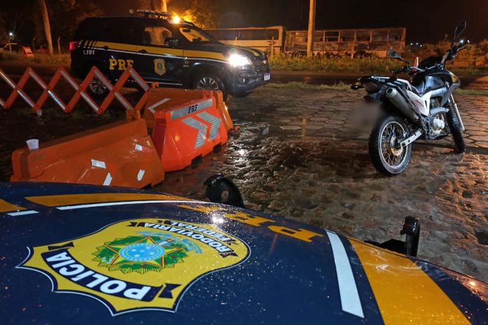 Veículo roubado há quase 2 anos em Recife é recuperado pela PRF em Palmeira dos Índios