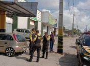 Agentes abordam carro com placa adulterada já flagrado por câmeras do NOI
