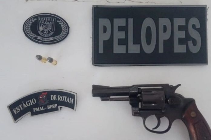 Clientes denunciam homem armado dentro de bar no interior