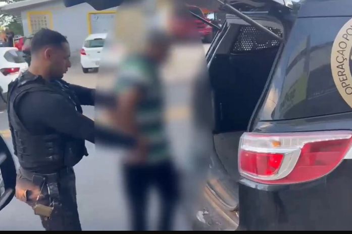 Homem acusado de tráfico é preso pela polícia na Gruta de Lourdes