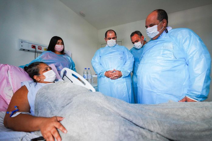 Secretário de Saúde visita primeira transplantada de coração da rede pública de Alagoas