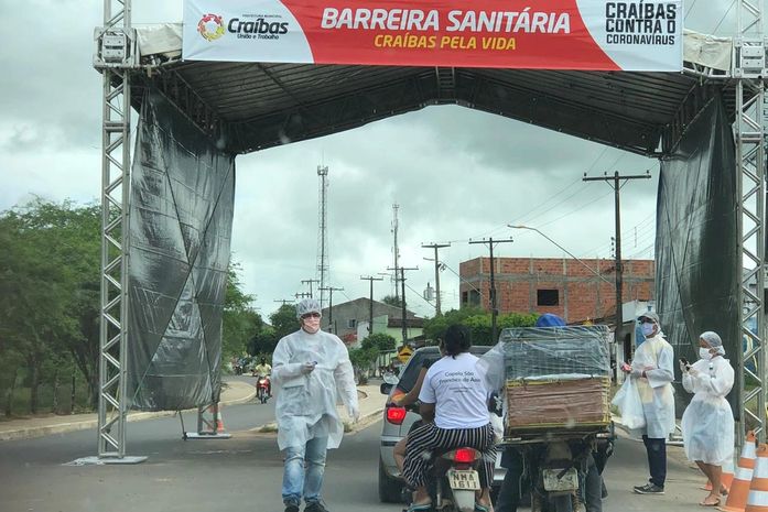Craíbas implanta barreira sanitária na entrada da cidade para combater a Covid-19
