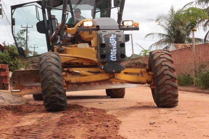 Comunidades rurais recebem manutenção em estradas vicinais