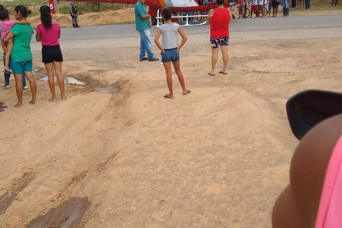 Colisão entre carro e moto deixa um homem ferido; veja vídeo