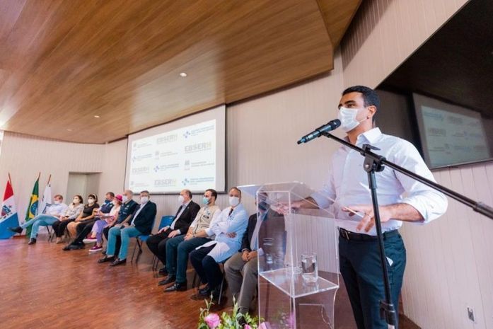 Prefeito JHC participa da entrega de equipamento no HU e destaca avanços na saúde