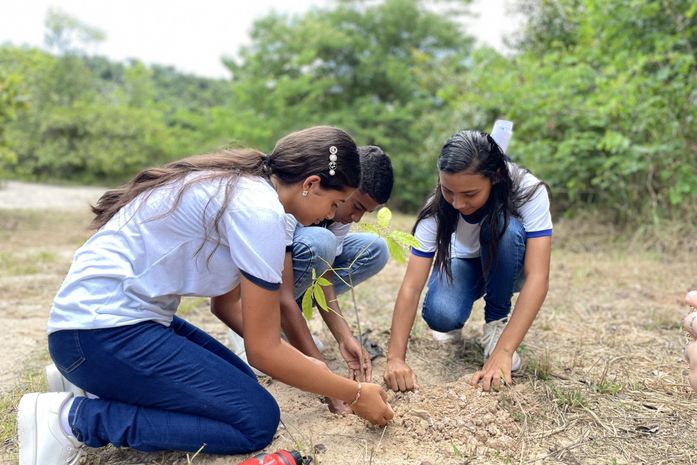 Casal promove ação ambiental com estudantes da rede pública na APA Catolé