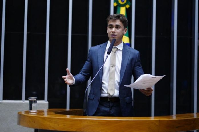 Nikolas vai de Minas a Brasília a pé em protesto contra prisão de Bolsonaro