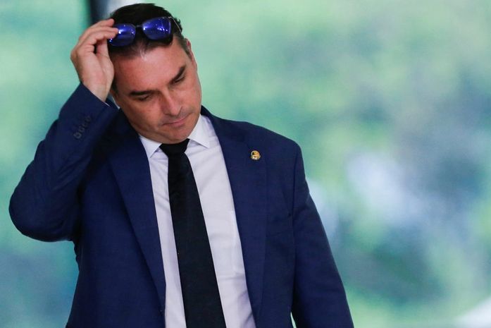 Flávio Bolsonaro e o “racha” na direita