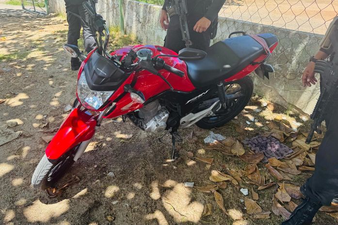 Policiais da Oplit recuperam moto roubada no bairro do Bom Parto