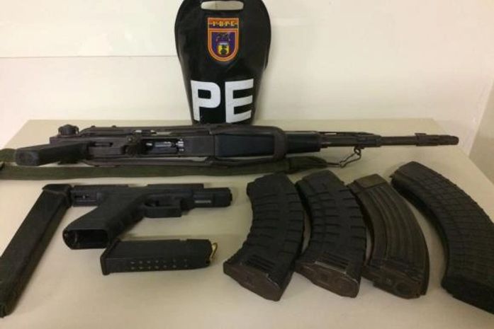 Após novo tiroteio na Rocinha, Exército prende cinco e apreende um fuzil AK47