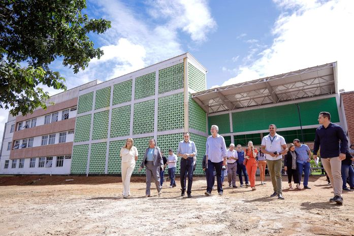 Prefeita Tia Júlia participa de entrega de equipamentos e inauguração de vestiário no IFAL de Palmeira dos Índios