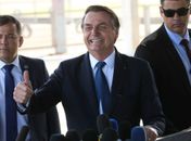 Bolsonaro vai conversar com Angela Merkel sobre combate às queimadas