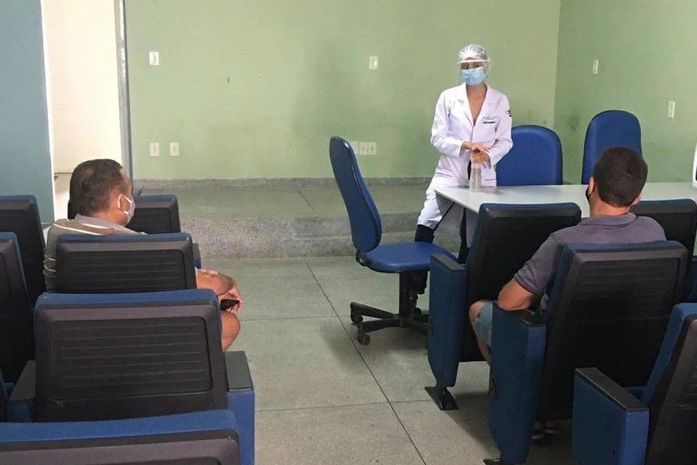 Motoristas de transporte intermunicipal de Santana do Mundaú recebem orientações quanto à prevenção do coronavírus