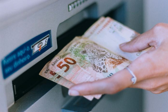 Pagamento do abono beneficia servidores públicos ativos, inativos e pensionistas e injeta cerca de R$ 330 milhões na economia alagoana.