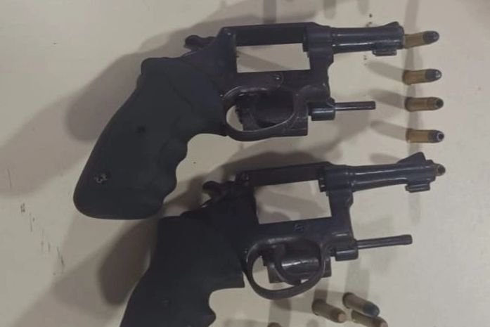 Suspeitos de assaltos morrem em troca de tiros com a polícia dentro de cemitério em Pilar