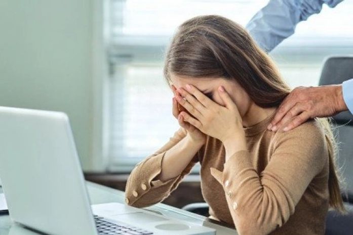 Gestores podem ser criminalizados por ignorar assédio sexual dentro das empresas; entenda os riscos