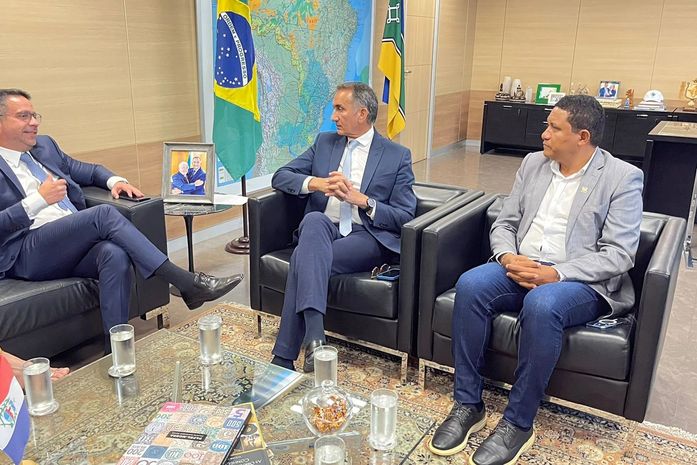 Ministro Waldez recebe governador Paulo Dantas e prefeito Júlio Cezar em Brasília