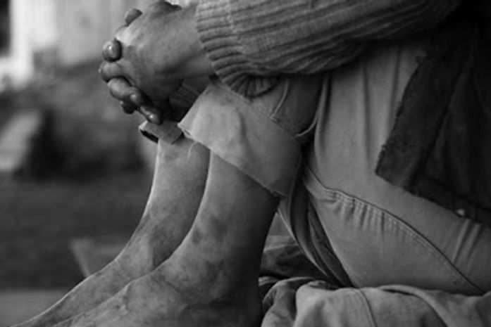 A recomendação contra o COVID 19 é que a população deixe as ruas, e quem mora nela?