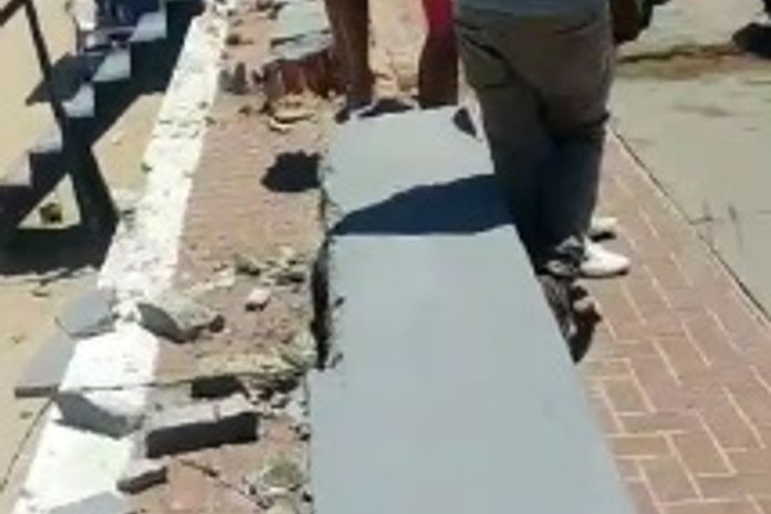 Vídeo: condutor perde controle do veículo e invade ciclovia na orla da Ponta Verde