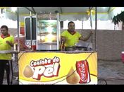 Vendedores driblam crise e conquistam clientela fiel com a venda de quitutes