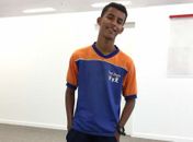 Matheus ajuda a mãe vendendo mungunzá no Centro