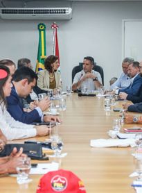 Governador recebe ministra Fernanda Machiaveli para discutir reforma agrária em Alagoas