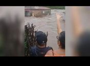 Vídeo:Casa é destruída durante inundação em Poço das Trincheiras