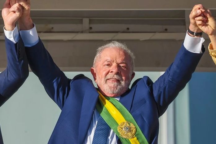 Dino diz que PF descobriu um plano para matar Lula no dia da posse