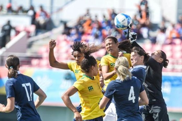 Brasil ganha medalha de ouro na final do futebol feminino contra a França