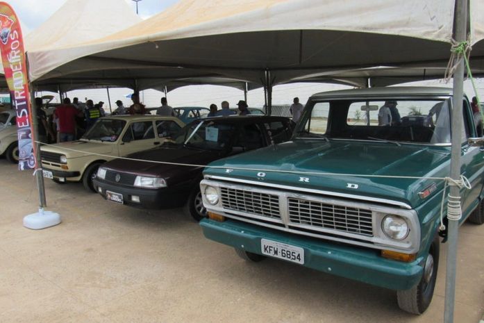 3º Encontro de Carros Clássicos e Antigos supera expectativas em Penedo