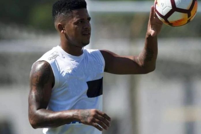 Meia Diogo Victor é a nova contratação do Asa