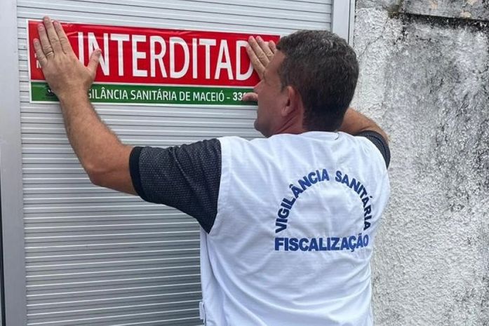 Espaço insalubre e alimentos vencidos: Vigilância Sanitária interdita buffet na Pajuçara por funcionamento irregular