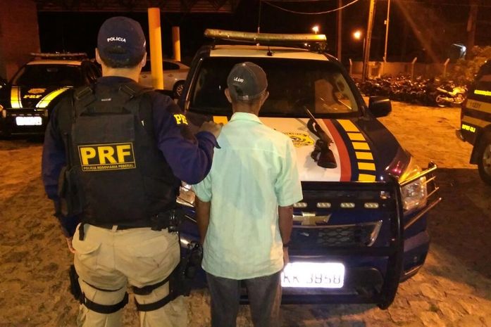 Condutor foi preso com espingarda