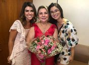 Teca Nelma, ao lado de sua mãe, a deputada federal Tereza Nelma, e sua irmã Yara Janaína