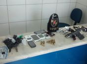 Objetos foram encontrados com os suspeitos em u condomínio no bairro Petrópolis.