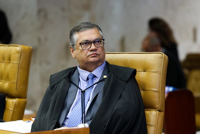 Por “descumprimento de regras”, Flávio Dino suspende envio de emendas para instituições de ensino de Alagoas e outros sete estados
