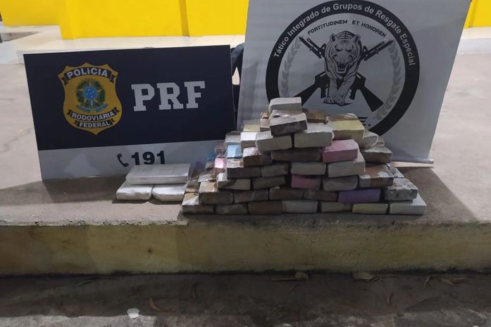 Operação apreende 39kg de drogas em veículo transportado por caminhão-cegonha