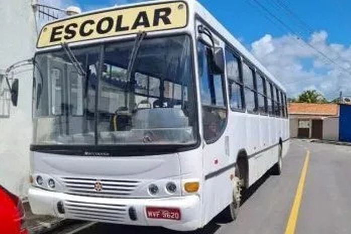 Dupla armada ataca ônibus escolar faz arrastão e ameaça matar estudante em Igaci