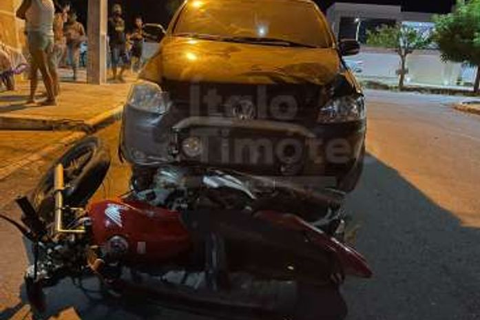 Casal fica gravemente ferido em colisão envolvendo moto e carro em Delmiro Gouveia