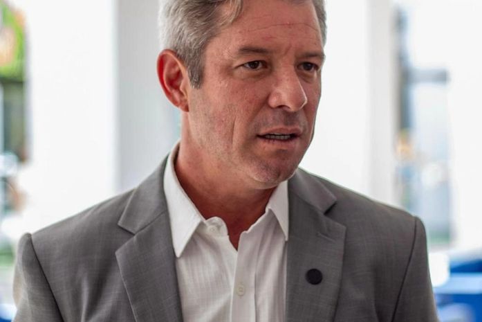 "Nunca acredite em tiranos", diz Cabo Bebeto sobre restrições a Débora Rodrigues