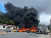 Trabalhadores bloqueiam AL-101 Norte em protesto contra fiscalização de jet skis em Maragogi