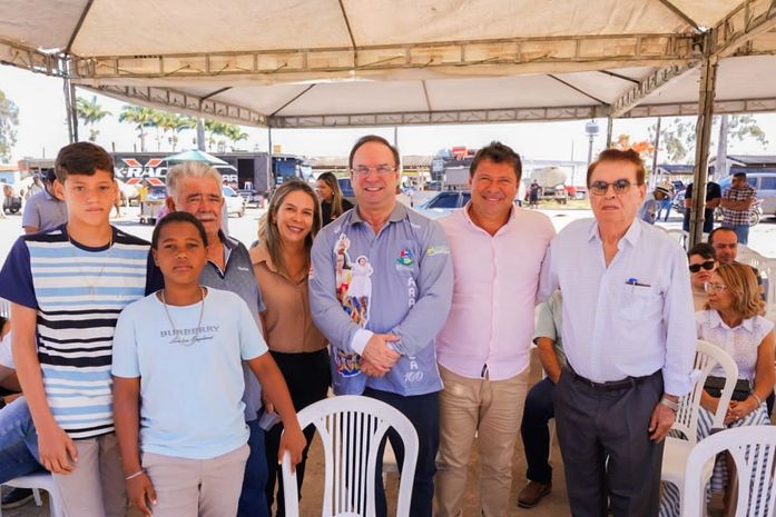Prefeito Luciano acompanha missa campal na abertura da cavalgada da padroeira de Arapiraca 