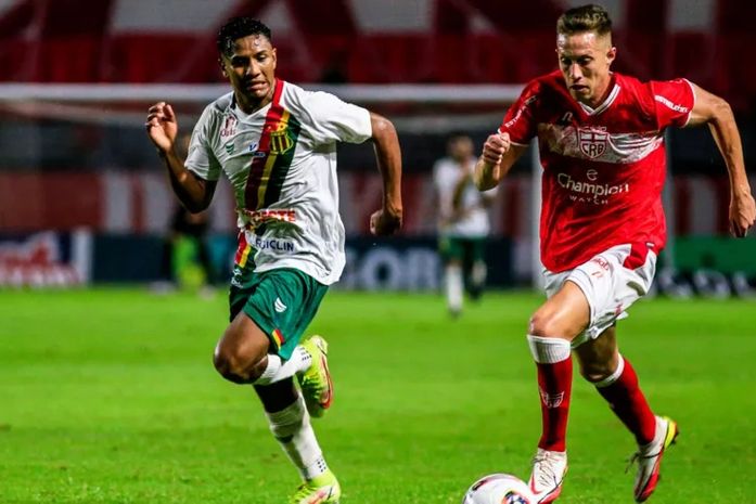 Reforço: CSA anuncia contratação de atacante ex-CRB para sequência da Serie C