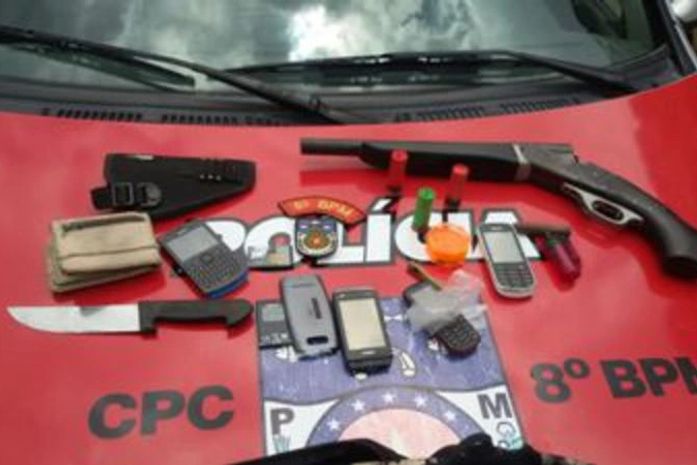 Material apreendido com o trio