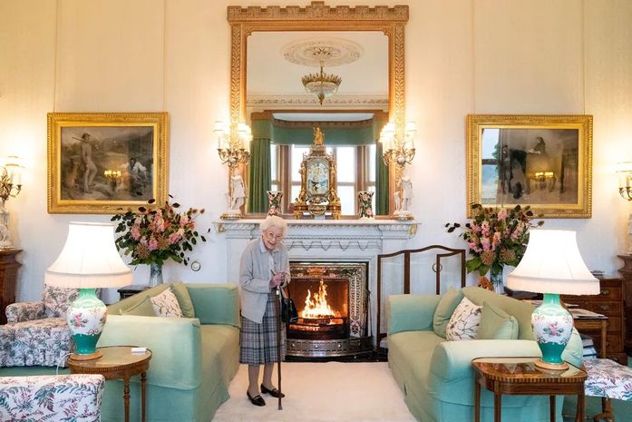 Rainha Elizabeth II é colocada sob supervisão médica; família é convocada