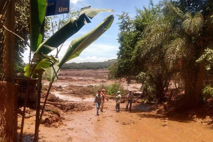Brumadinho: bombeiros resgatam 100 pessoas e 200 estão desaparecidas