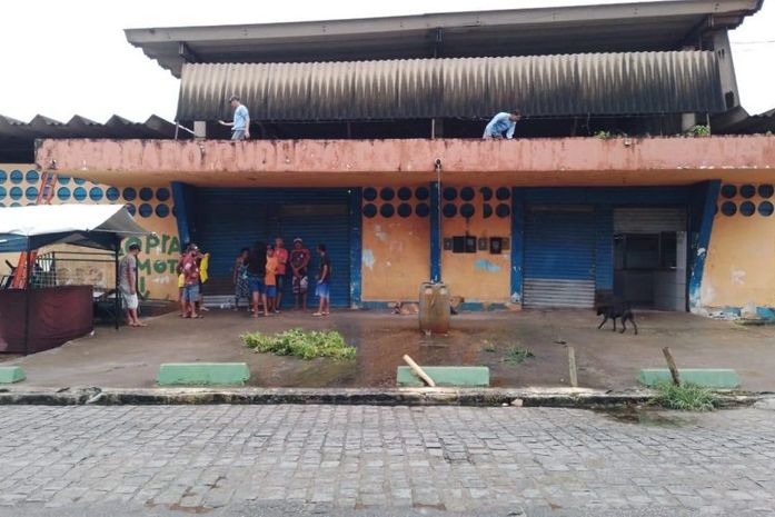 Mercado provisório abriga feirantes do Jacintinho para reforma do equipamento público