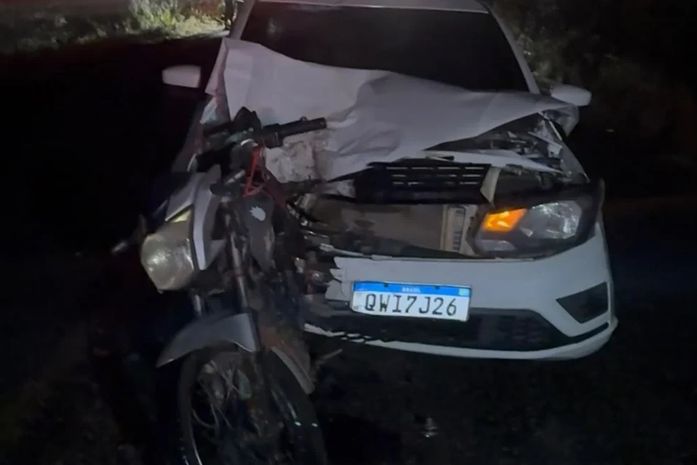 Jovem morre e esposa com filha de 1 ano ficam feridas em colisão traseira em Craíbas